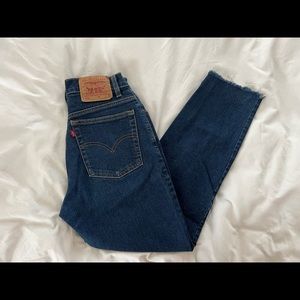 Levi’s Dark 550 Taper High Waist 28” Stretch